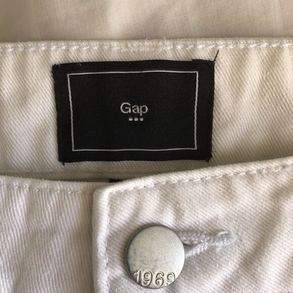 GAP Cuffed Shorts Size 4. White. GUC - Picture 3 of 6
